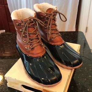 Seven7 duck boots. Size 7. Excellent condition